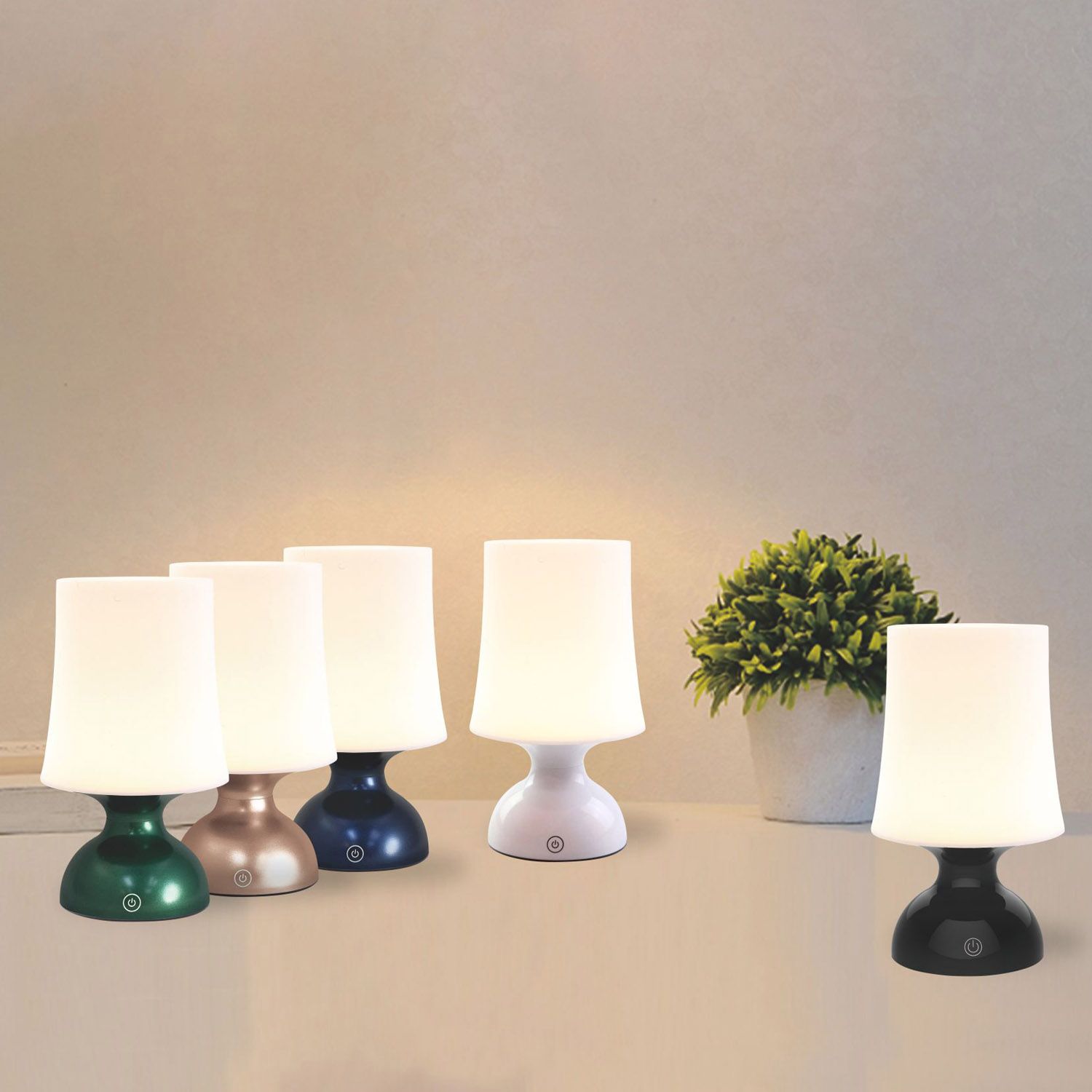 Skandinavische LED-Lampe und minimalistische Tischlampe